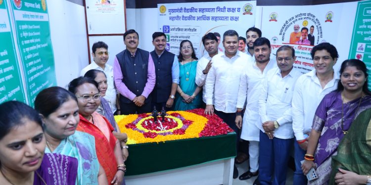 मुख्यमंत्री देवेंद्र फडणवीस यांच्या महापौर वैद्यकीय सहाय्यता कक्षाचे