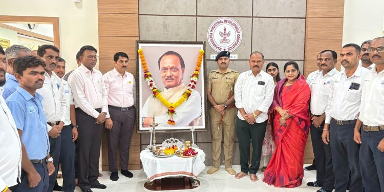 दिवंगत उपमुख्यमंत्री अजित पवार यांच्या जयंतीनिमित्त बारामती एमआयडीमध्ये १ हजार वृक्ष लागवडीचा शुभारंभ- प्रादेशिक अधिकारी हनुमंत पाटील