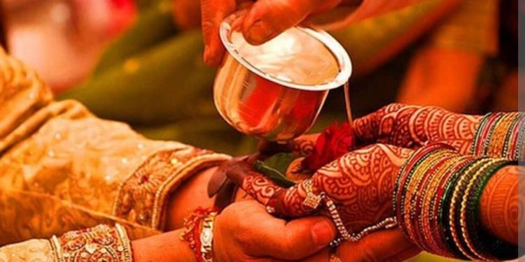 अविवाहित राहणं विवाहसंस्थेपुढे नवं आव्हान?