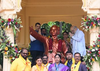 साहित्यरत्न अण्णा भाऊ साठे जयंतीनिमित्त गृहमंत्री अमित शाह व मुख्यमंत्री देवेंद्र फडणवीस यांच्याकडून अभिवादन